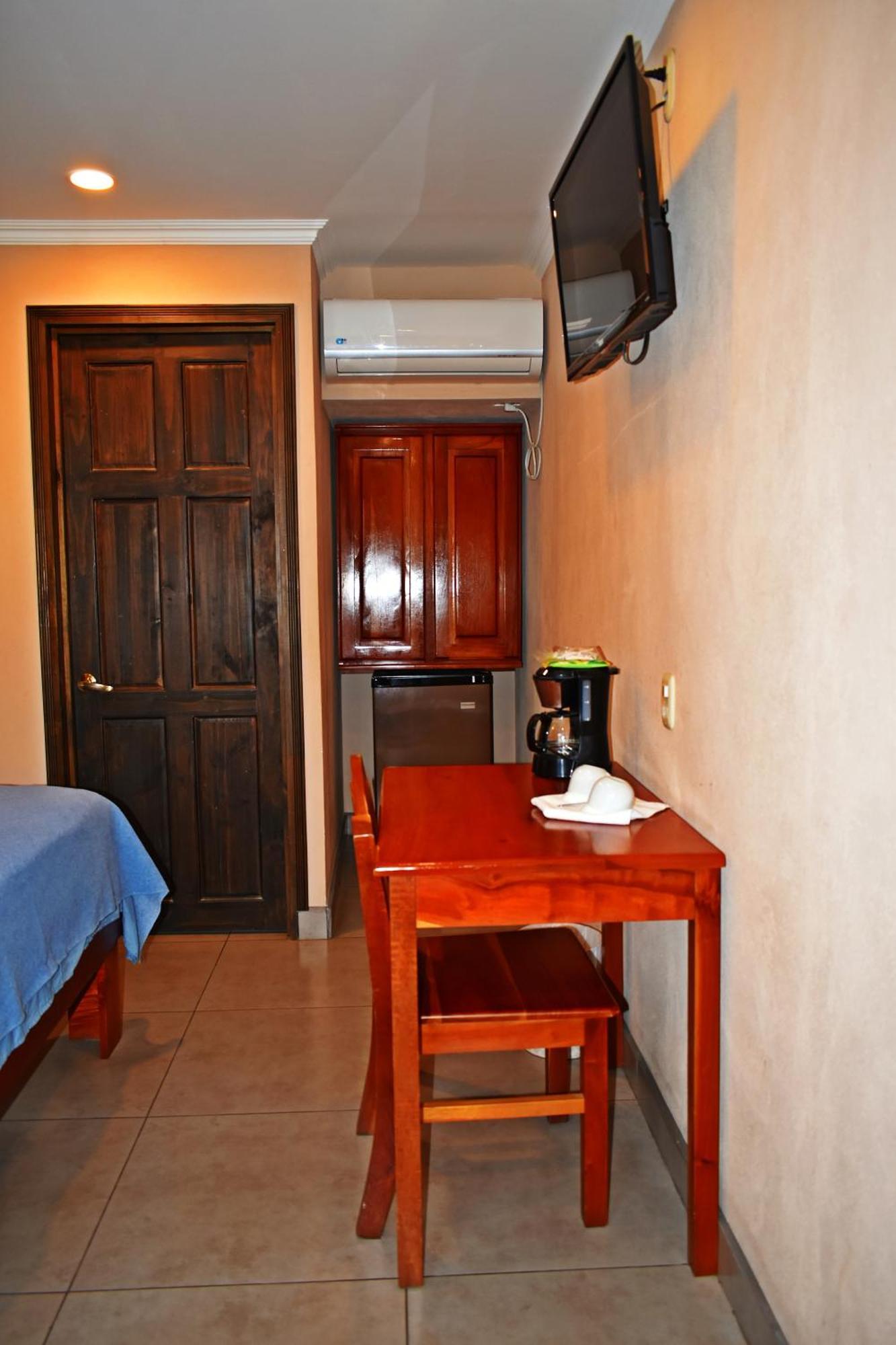 HOTEL CABINAS MIDEY PUNTARENAS